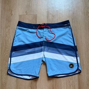 Quiksilver High Line Board Shorts Size 36 Blue Striped Quick Dry Zip Pocket